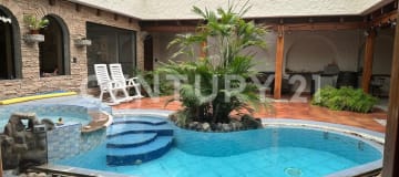 Casa campestre en Tumbaco con piscina y 4 dormitorios