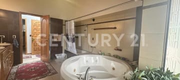 Casa campestre en Tumbaco con piscina y 4 dormitorios