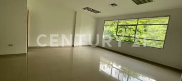 Oficina Ceibos Center II - 44m² - Alquiler $588 - Zona comercial clave
