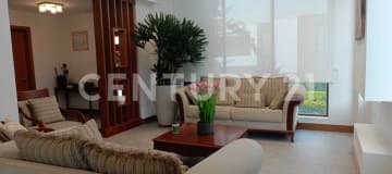 Casa de 260m² en Nayón con jardín y BBQ en conjunto privado