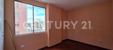 Depto 2 hab en La Mariscal Sucre, piso 4, $300 alquiler