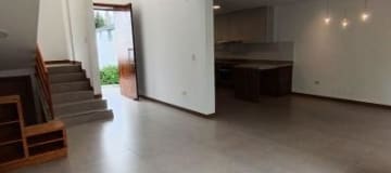 ALQUILER HERMOSA CASA - 3 DORMITORIOS - JARDIN - TUMBACO