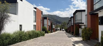 ALQUILER HERMOSA CASA - 3 DORMITORIOS - JARDIN - TUMBACO