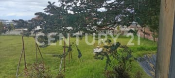 Lote con chalet y laguna en Cayambe, ideal para inversión