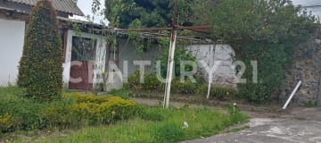 Lote con chalet y laguna en Cayambe, ideal para inversión