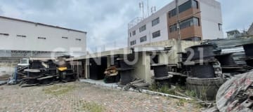 Propiedad comercial con oficinas, bodegas y parqueo amplio