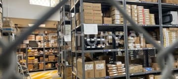 Propiedad comercial con oficinas, bodegas y parqueo amplio