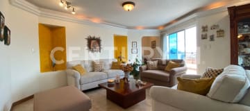 Departamento dúplex en San Juan de Cumbayá con jacuzzi