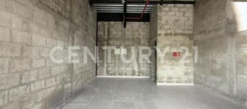 Local 40m² en Porto Celeste, planta alta, baño y seguridad
