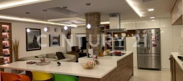Casa adosada premiada con vista al río en urbanización exclusiva