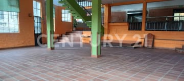 Gran terreno 3,404m² con construcciones y alto potencial de inversión