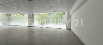 Local esquinero en alquiler - Guayaquil. 144m2 cerca del Mall del Sol