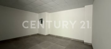Local esquinero en alquiler - Guayaquil. 144m2 cerca del Mall del Sol