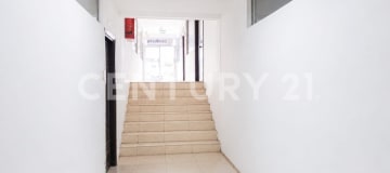 Oficina amoblada en Av. Carlos Julio Arosemena, 47m², lista para operar
