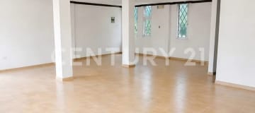 Local comercial estratégico de 101m² con 7 parqueaderos
