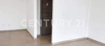 Local comercial estratégico de 101m² con 7 parqueaderos