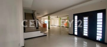 Casa amplia en Colinas de la Alborada con piscina y terreno extra