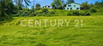 Terreno 7902m² con construcción: ideal para residencial, turístico o agrícola