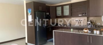 Suite en La Carolina: 1 dormitorio y parqueadero cubierto