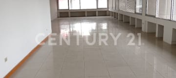 Oficina amplia en norte de Guayaquil - 4 baños + parqueo
