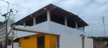 VENTA CASA EN EL CENTRO DE CRUCITA MANABÍ