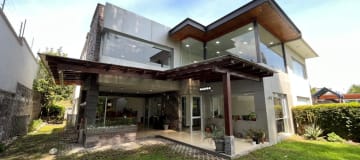 En Venta Casa independiente de lujo en conjunto exclusivo – sector Pacho Salas