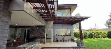 En Venta Casa independiente de lujo en conjunto exclusivo – sector Pacho Salas