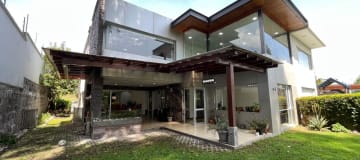 En Venta Casa independiente de lujo en conjunto exclusivo – sector Pacho Salas
