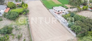 Terreno 2300m² en San Antonio Pichincha con vista y servicios
