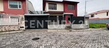 Casa en Fajardo con 4 hab. y cocina con isla