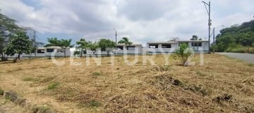 Terreno 1,050m² para centro comercial o urbanización - $211,154