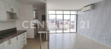 Depto. 3 habs cerca del mar: piscina y parqueo en condominio