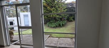 En Renta, Casa en San Juan de Cumbayá con Hidromasaje y Vista Espectacular