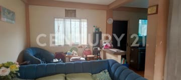 Casa en Mucho Lote cerca de parque, 3 dormitorios y patio