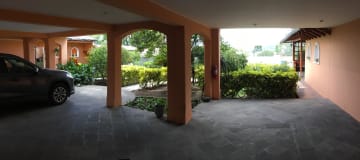 VENTA CASA 6 dormitorios CUMBAYÁ, 1171m2 terreno y jardín.