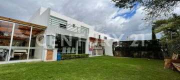 Casa moderna en Av. Intervalles, sector de alto crecimiento