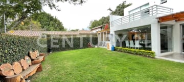 Casa moderna en Av. Intervalles, sector de alto crecimiento