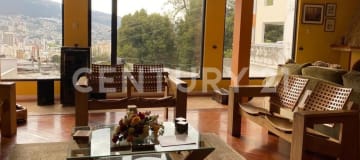 Casa de 480m² en sector estratégico con vista