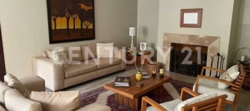 Casa de lujo en El Condado: 3 hab con baño privado y patio interno