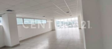 Oficina en Ceibos, 102m² + parqueo - Vista privilegiada