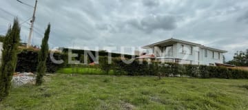 Terreno en Puembo con vista al Ilaló para tu casa soñada