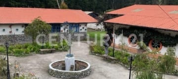 Terreno 15,000m² en Puela con casa de hospedaje y piscina