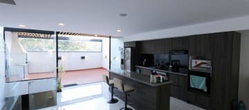 Venta Amplio Departamento Dúplex 3 dormitorios. Sector: Santa Rosa. Tumbaco. CW