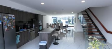 Venta Amplio Departamento Dúplex 3 dormitorios. Sector: Santa Rosa. Tumbaco. CW