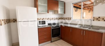 Casa en venta en Santa Mónica Baja, Conocoto - 3 dormitorios