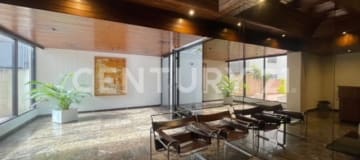 Departamento remodelado con vista al Pichincha y piscina