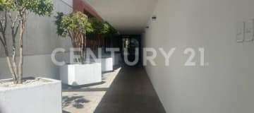 Departamento remodelado con vista al Pichincha y piscina