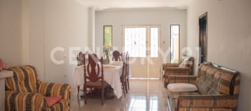 Casa en Valle Alto: 5 dormitorios y seguridad 24/7