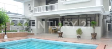 Casa de lujo en Urdesa Norte con piscina y 800m² de construcción