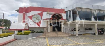Hotel emblemático en venta en Yahuarcocha - 2,700m² y 24 habitaciones